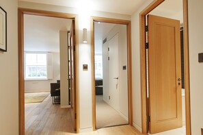 Superior-Apartment, 1 Schlafzimmer (St Christophers Place B) | Hochwertige Bettwaren, Zimmersafe, Bügeleisen/Bügelbrett, Babybetten