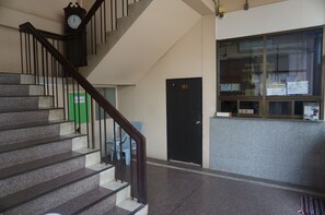 Quầy tiếp tân