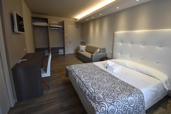 Minibar, desk, soundproofing, free WiFi