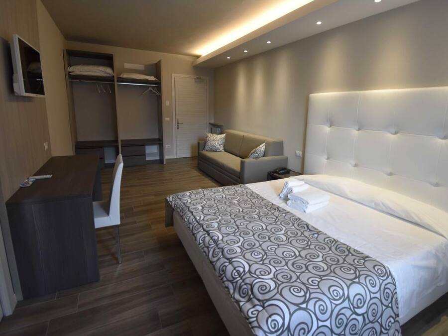 Minibar, Schreibtisch, schallisolierte Zimmer, kostenloses WLAN