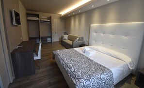 Minibar, desk, soundproofing, free WiFi - Hotel Riposo (San Pellegrino Terme)