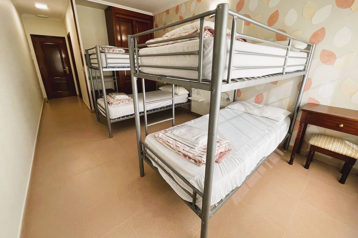 Cortinas blackout, Wi-Fi de cortesia, roupa de cama