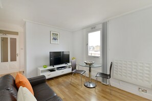 Individually furnished, iron/ironing board, free WiFi, bed sheets - Camden Serviced Apartments by Globe (London)