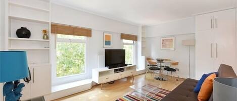 Individually furnished, iron/ironing board, free WiFi, bed sheets