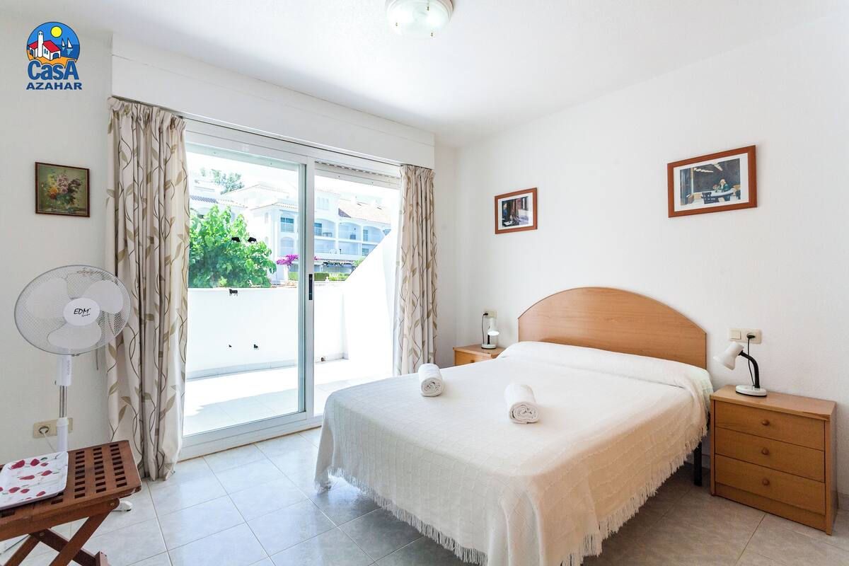 Iron/ironing board, cribs (surcharge), WiFi (free), bed sheets