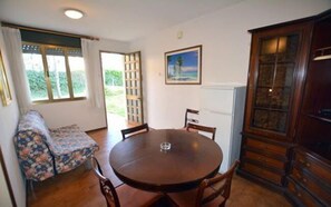House, 2 Bedrooms (anmC) | Living area | TV