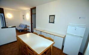 Appartement, 3 chambres (anmD) | Restauration dans la chambre