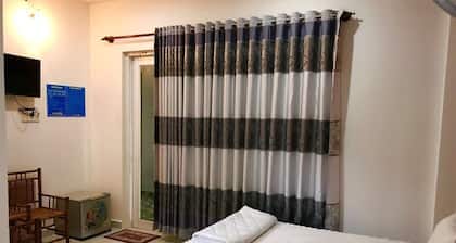 IQ Hotel