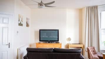 Superior-Zweibettzimmer, Meerblick (2nd Floor) | Hochwertige Bettwaren, Schreibtisch, Bügeleisen/Bügelbrett