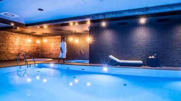 Indoor pool, sun loungers