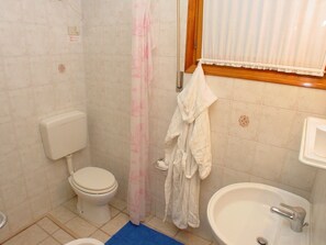 Apartment, 2 Bedrooms (lilC) | Bathroom