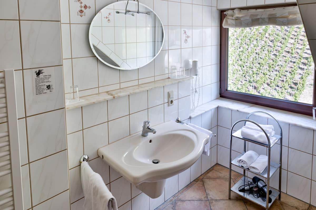 junior suite, balcony | bathroom | shower, hair dryer, towels