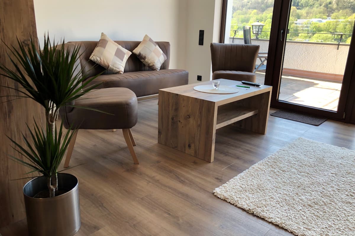 junior suite, balcony | living area | flat-screen tv