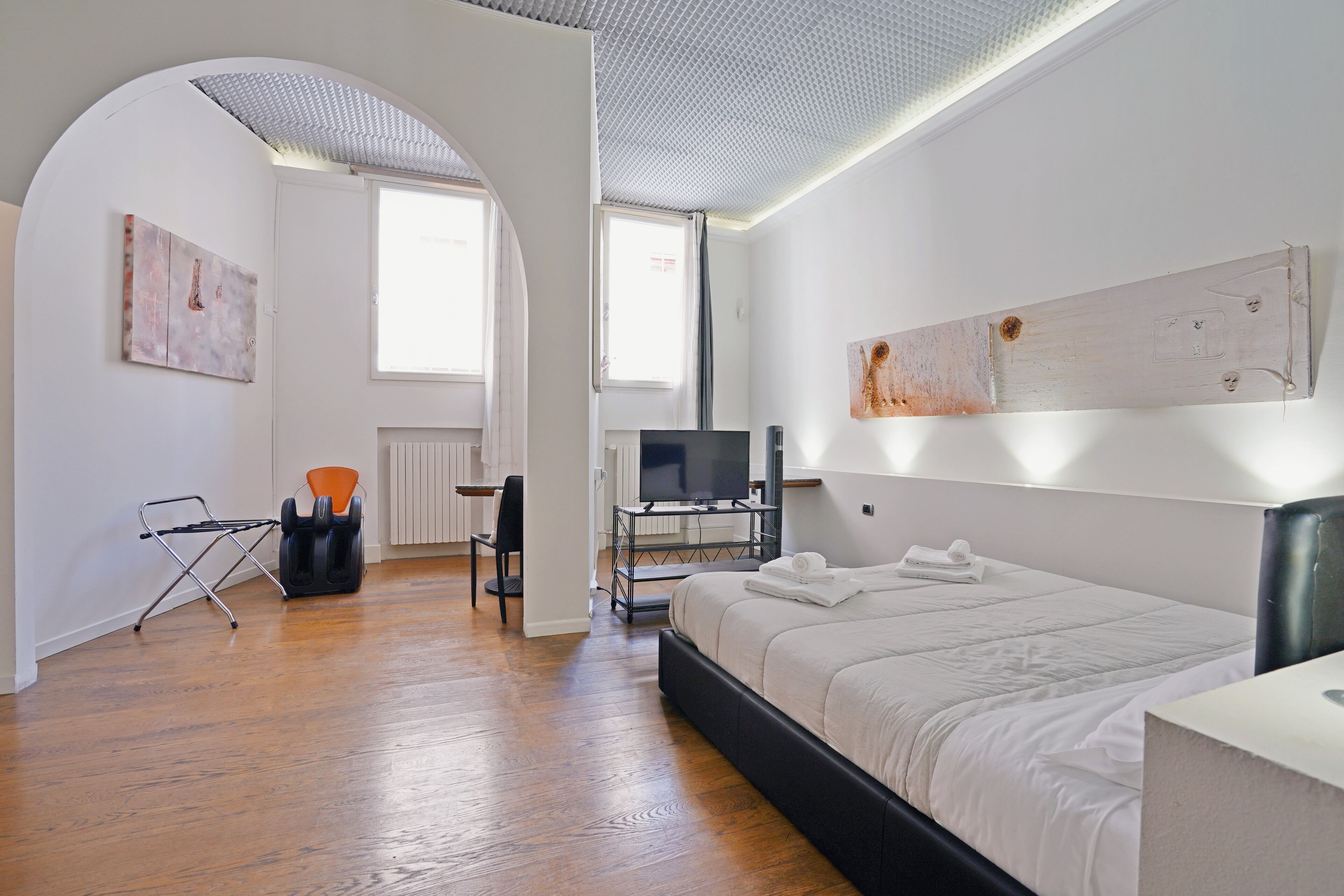 أغطية فراش متميزة وميني بار وبديكورات فريدة لكل غرفة وطراز فريد لكل وحدة