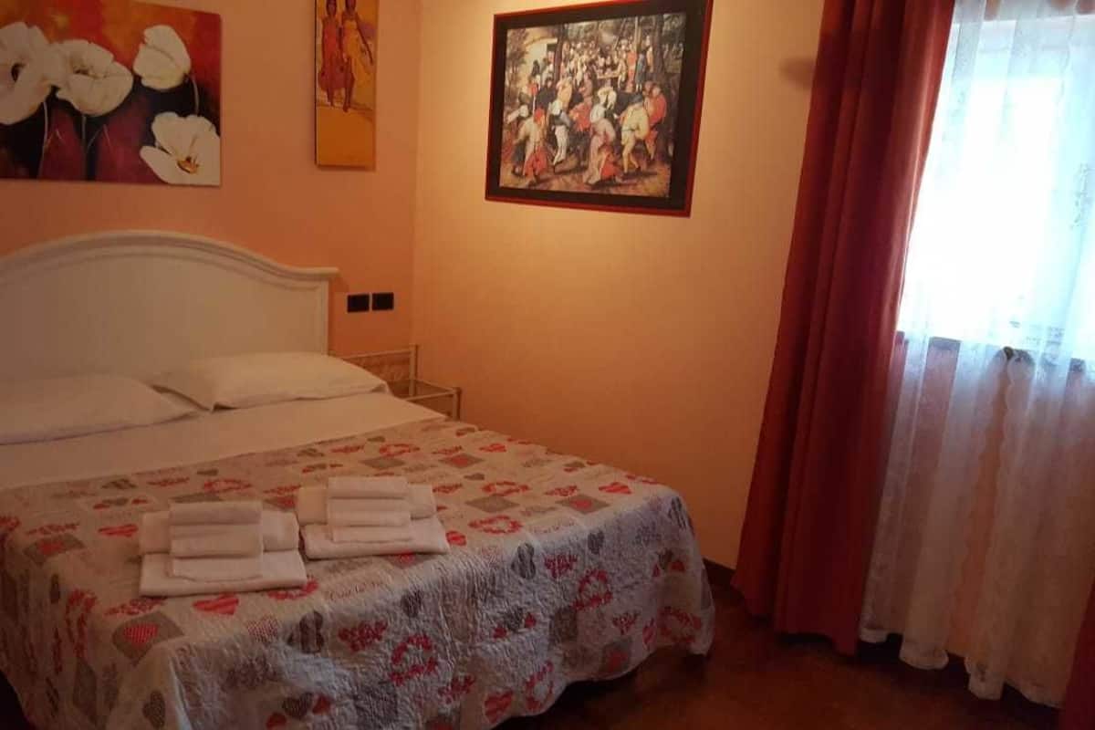 Quadruple Room | In-room safe, WiFi, bed sheets