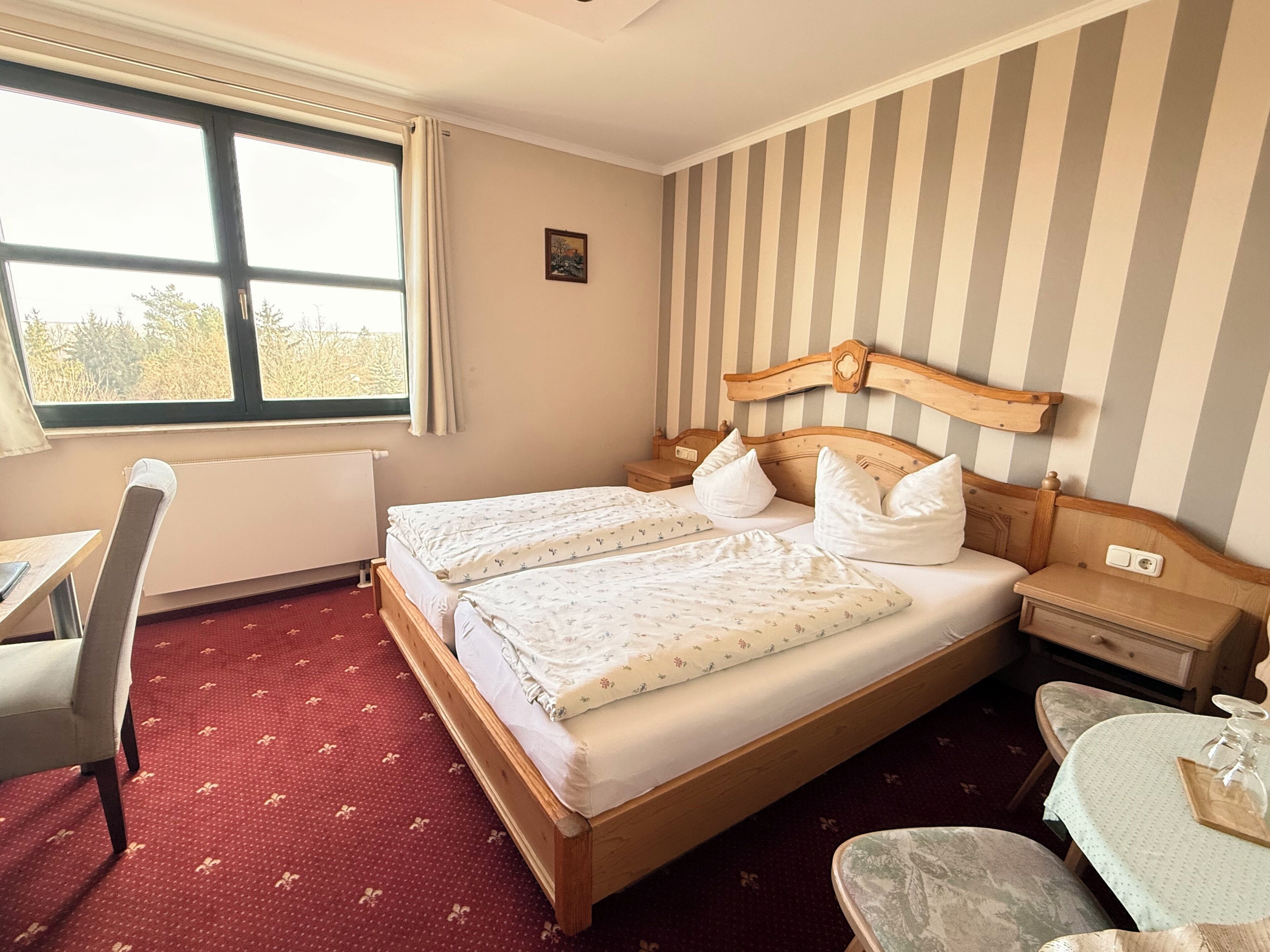 Chambre Double Classique, 1 chambre, non-fumeurs | Bureau, espace de travail pour ordinateur portable, rideaux occultants