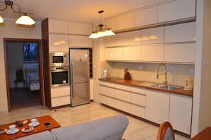 Apartment, 1 Bedroom | Private kitchenette | Fridge, microwave, oven, stovetop