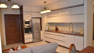 Departamento, 1 habitación | Cocineta privada | Refrigerador, microondas, horno y parrilla de estufa