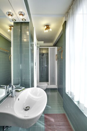Apartment, 1 Bedroom | Bathroom | Shower, hair dryer, bidet, towels - Venetian Apartment Accademia Dorsoduro District (Venice)