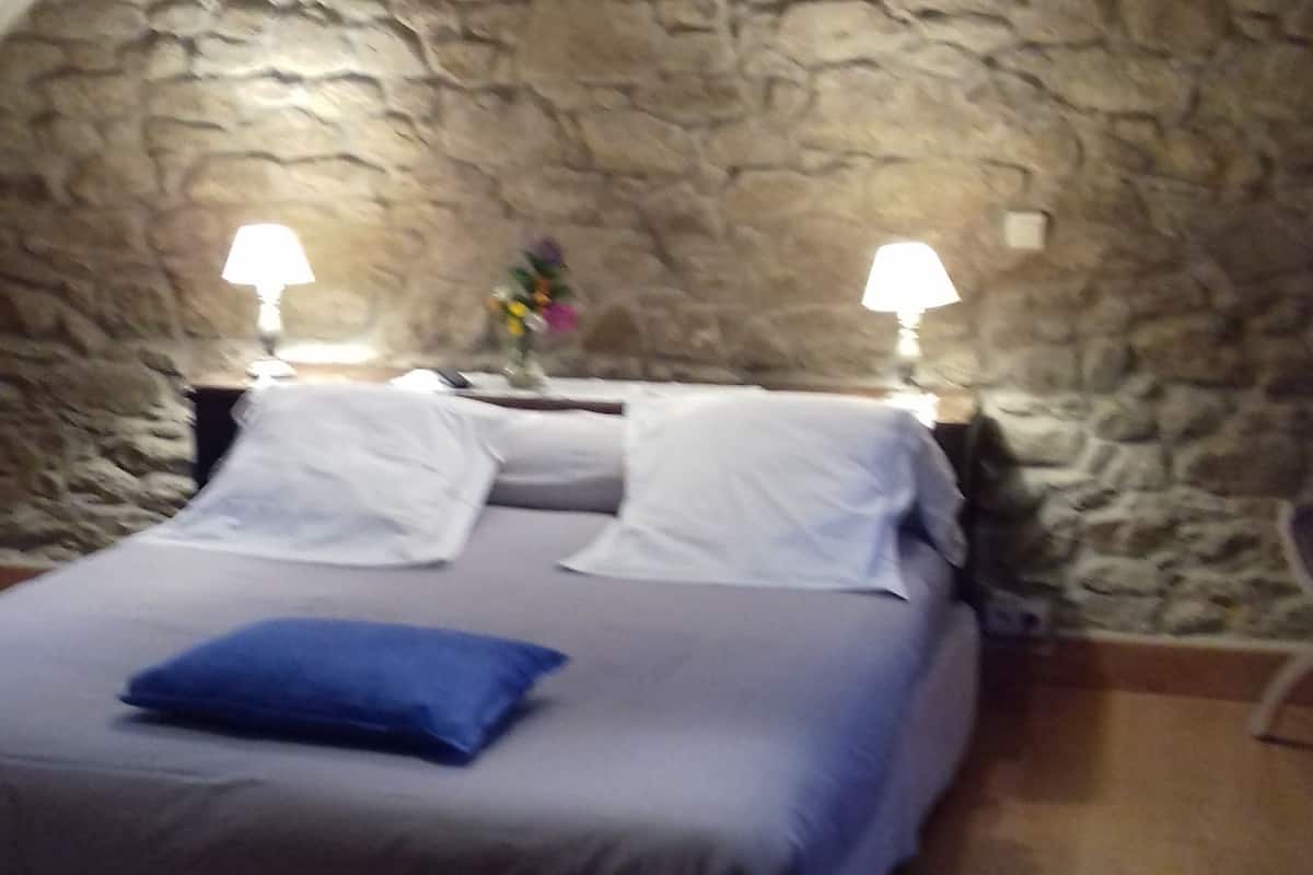 Double Room (Kambr-Bihan) | Desk, iron/ironing board, free WiFi, bed sheets
