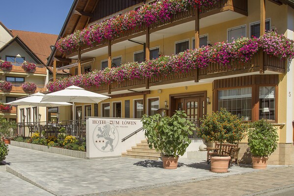 Mặt tiền nơi lưu trú