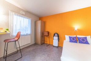 Standard Studio (double) | Desk, soundproofing, free WiFi, bed sheets - Montempo Goussainville (Goussainville)