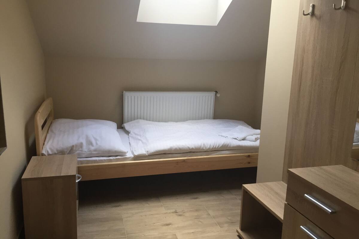 Single Room, 1 Twin Bed | Minibar, desk, WiFi (free), bed sheets