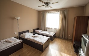 Minibar, desk, free WiFi, bed sheets - Hotel Taurus (Ostrava)