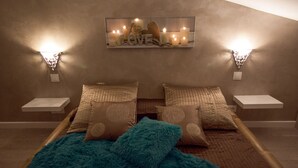 Romantic Suite, Hot Tub | 1 bedroom, free WiFi, bed sheets - Chambres d hotes Bulle d'Eden   (La Seyne-sur-Mer)