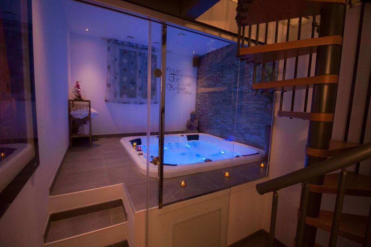 Bañera de hidromasaje privada