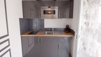 Suite Romantis, hot tub | Dapur pribadi | Lemari es kecil, microwave, oven, dan kompor