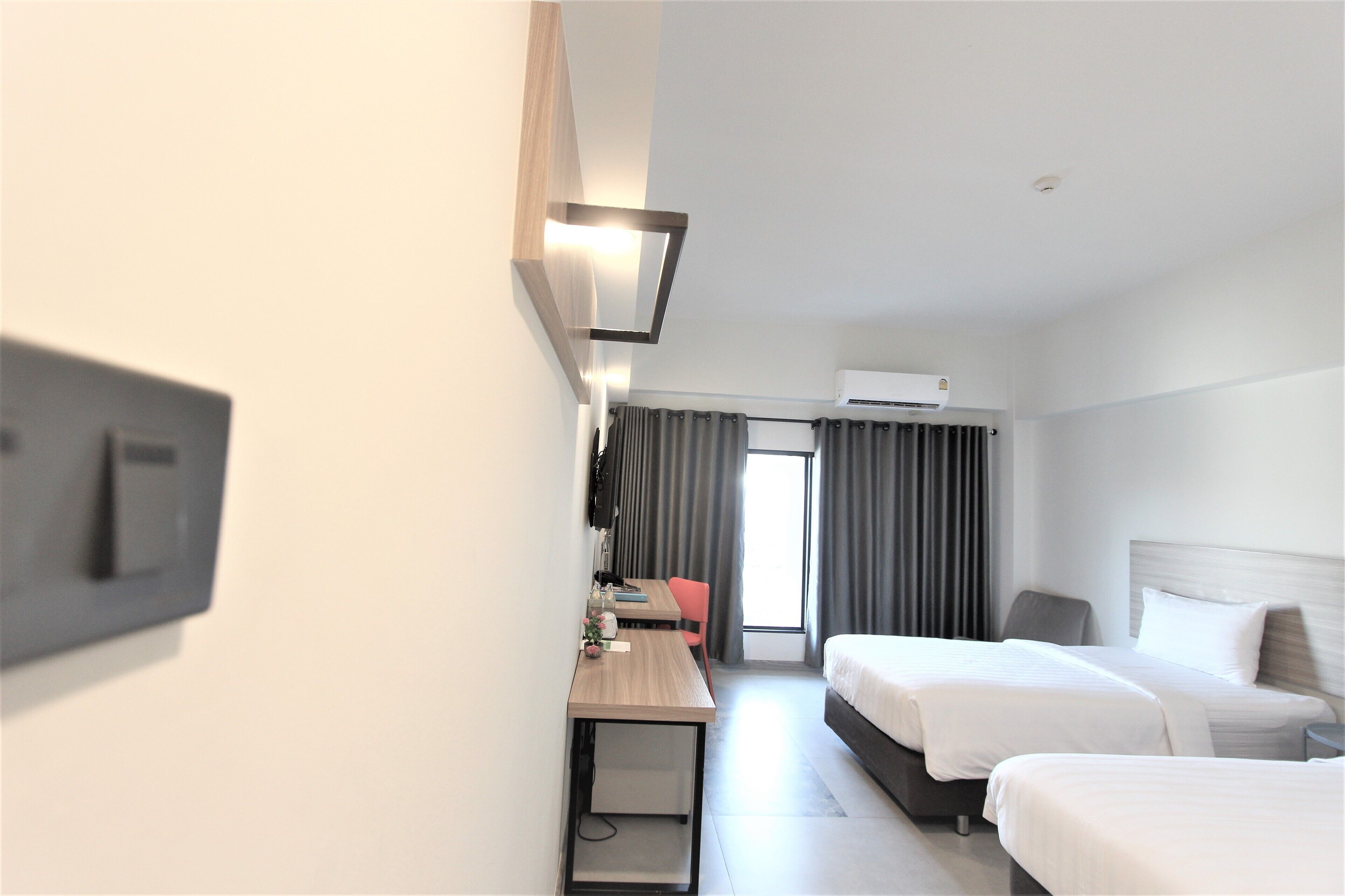 superior double room | 1 bedroom, minibar, desk, laptop workspace