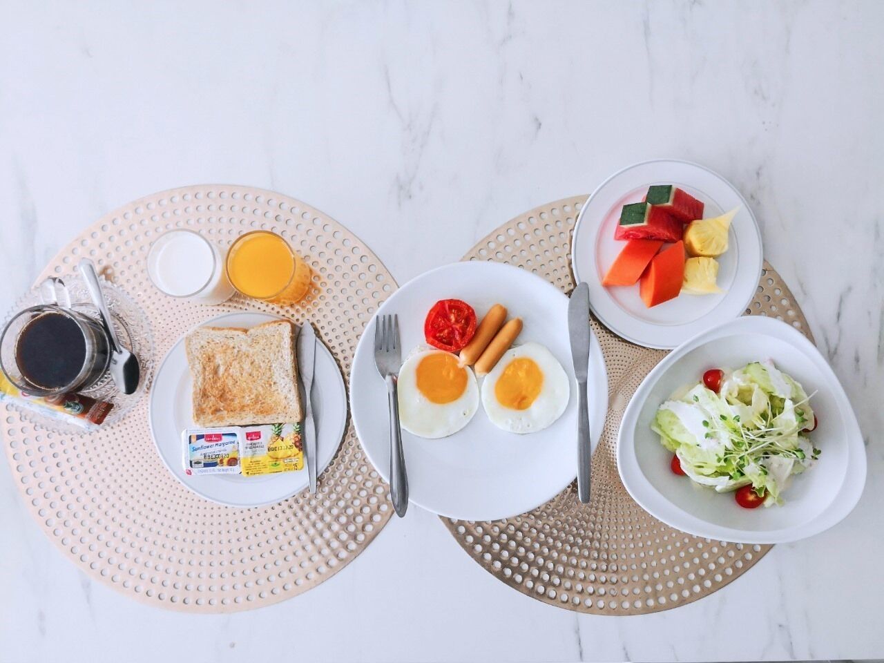 daily buffet breakfast (thb 150 per person)