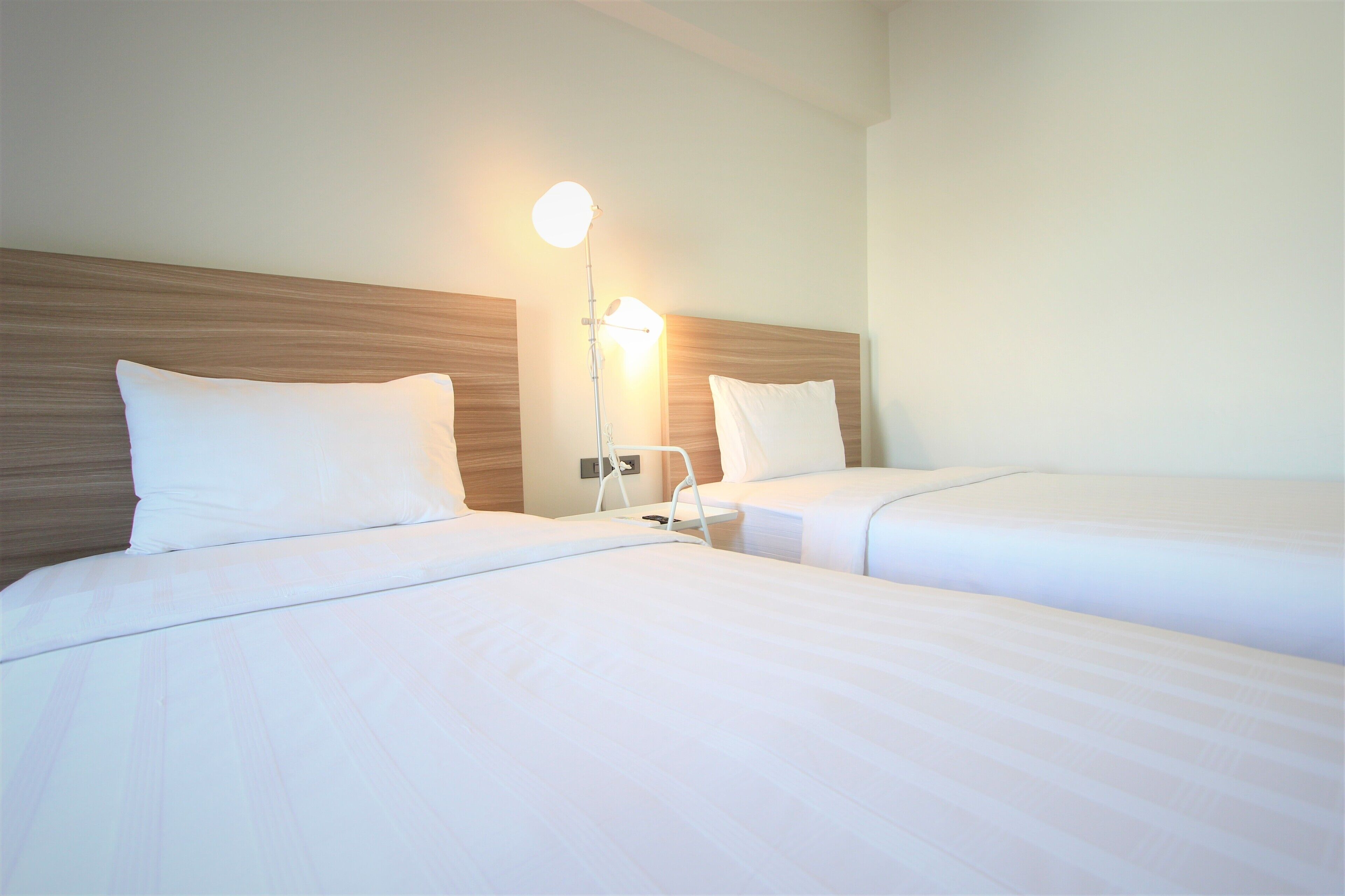 deluxe double room, non smoking | 1 bedroom, minibar, desk, laptop workspace