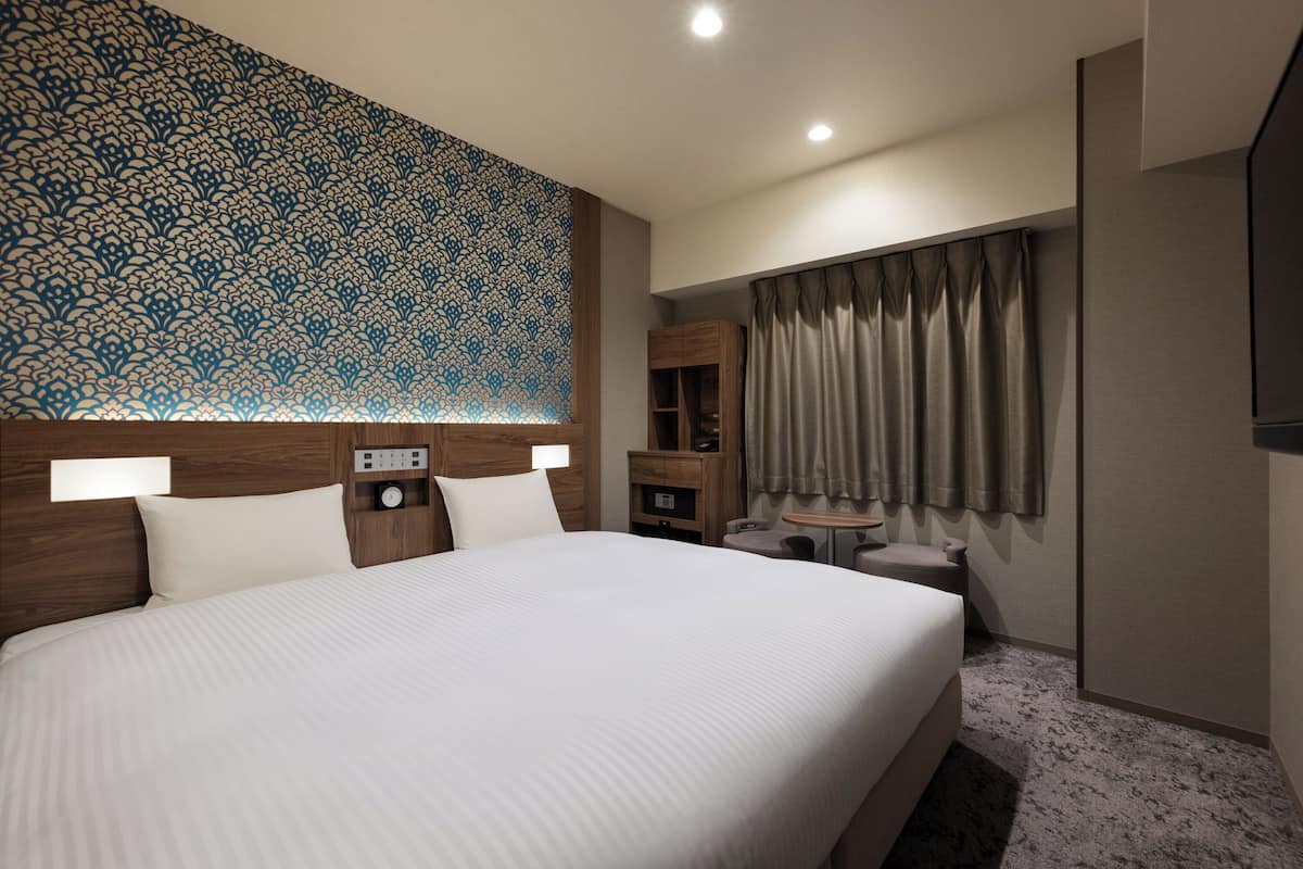 In-room safe, blackout curtains, free WiFi, bed sheets