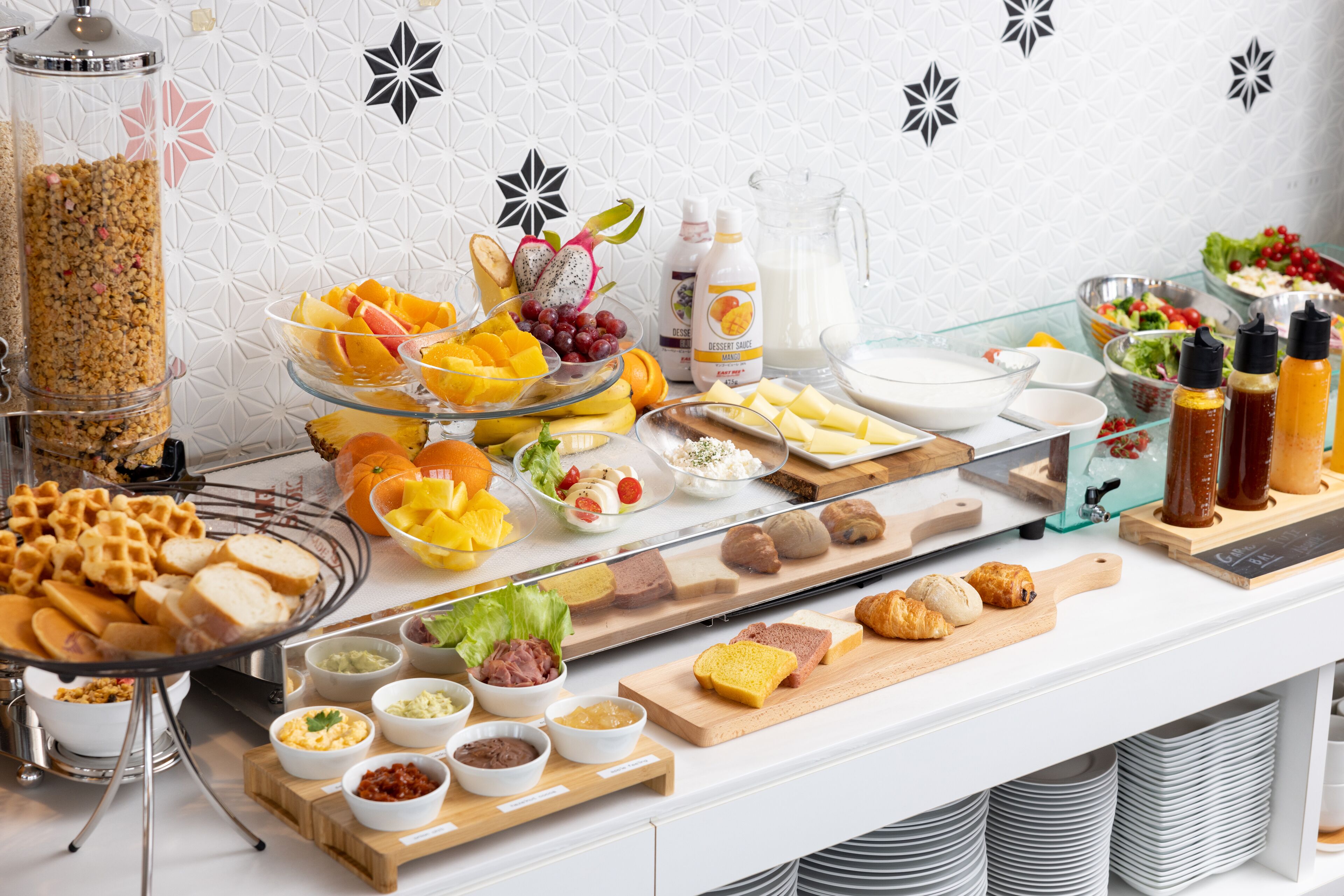 daily buffet breakfast (jpy 1650 per person)