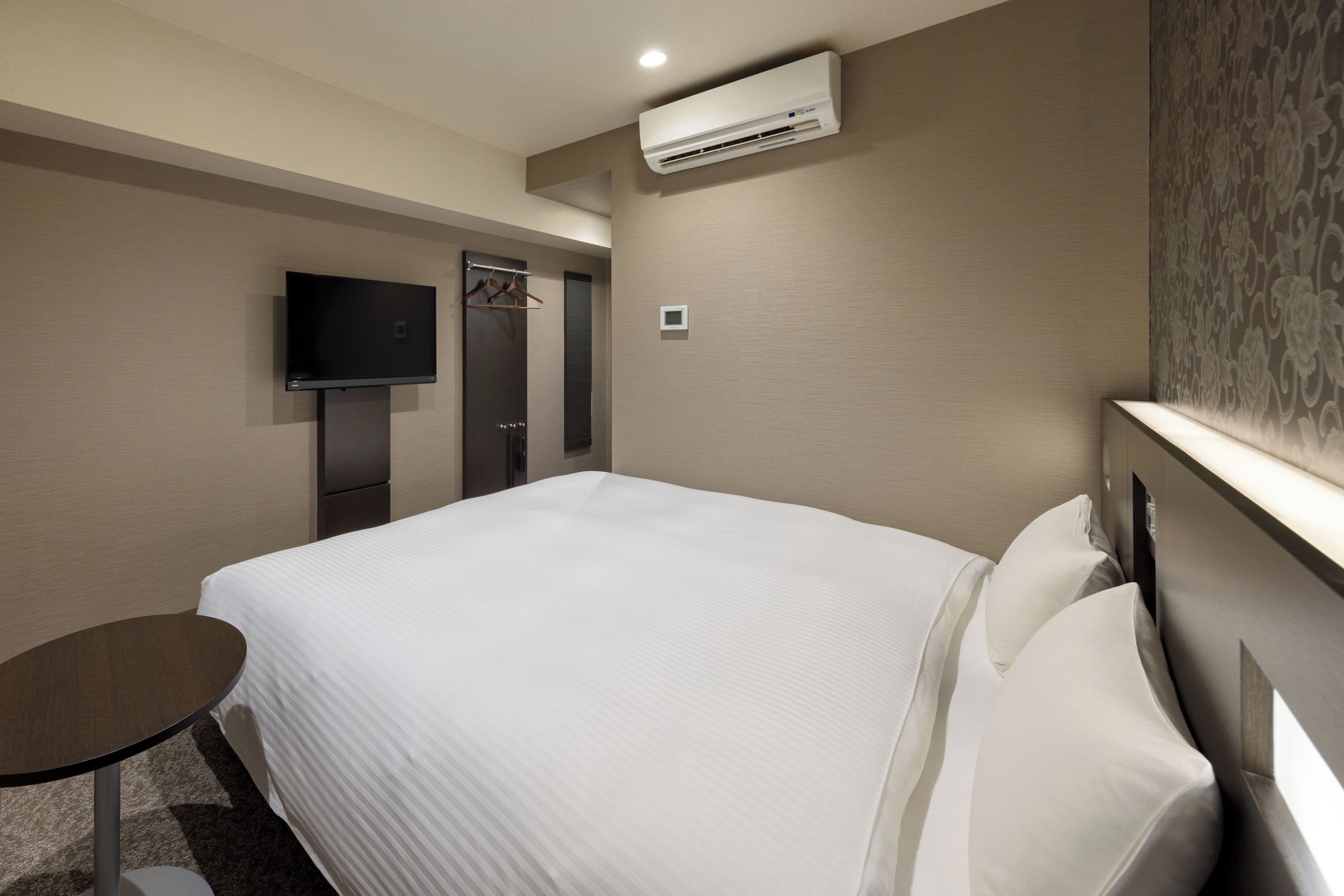 In-room safe, blackout curtains, free WiFi, bed sheets