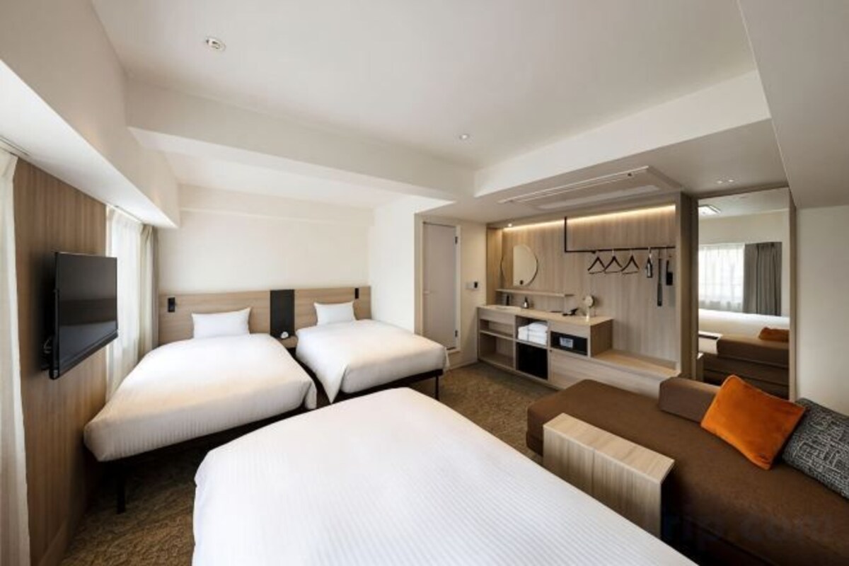 Deluxe Triple Room(3 Single Beds + 1 Sofa)Non-Smoking