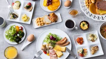 بوفيه فطور يوميًا بتكلفة قدرها (1980 JPY للشخص)