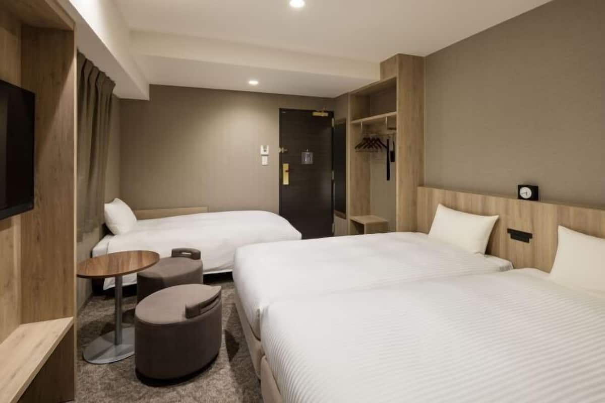 In-room safe, blackout curtains, free WiFi, bed sheets