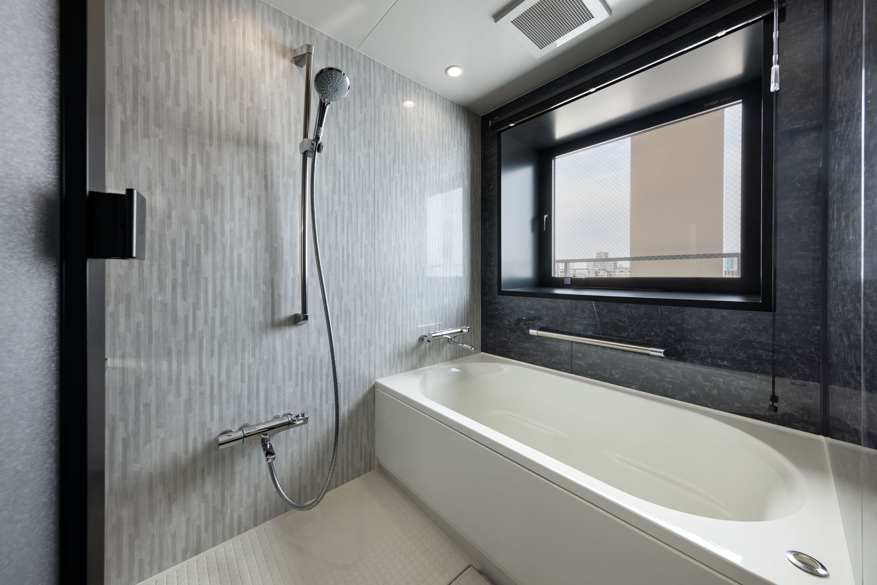 combined shower/bathtub, free toiletries, hair dryer, slippers