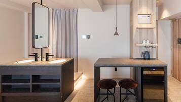 In-room safe, blackout curtains, free WiFi, bed sheets