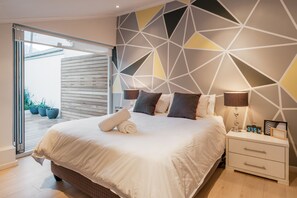 Elite-Haus, 3 Schlafzimmer, Poolzugang | 3 Schlafzimmer, hochwertige Bettwaren, Schreibtisch