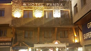 A building with a sign reading "HOTEL PANDA". - Hotel Panda (Pas de la Casa)