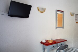 Triple Room | In-room safe, soundproofing, free WiFi, bed sheets - Hotel Panda (Pas de la Casa)