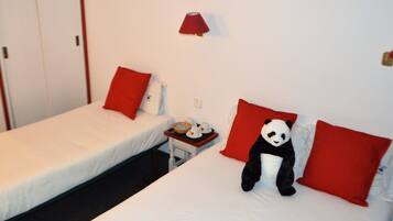 Habitación triple | Caja de seguridad en la habitación, insonorización y wifi gratis