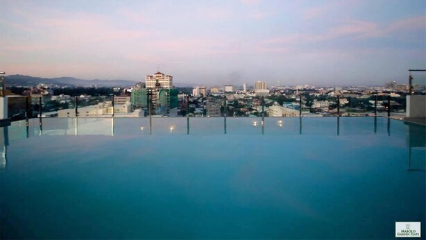 Outdoor pool - Mabolo Garden Flat 1014 (Cebu City)