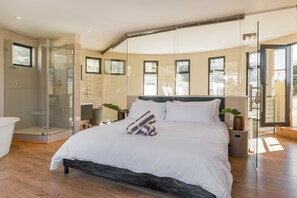 Villa presidencial, 3 habitaciones, balcón, vista a la montaña | 3 habitaciones, ropa de cama de alta calidad y escritorio 