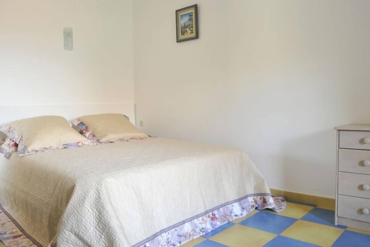 Roupas de cama premium, cofres nos quartos, quartos à prova de som
