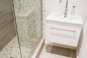 Bathroom - The Diplomate Suite 3 (Cape Town)